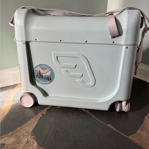 JetKids by Stokke Green Ride-On Suitcase - Picture 2 of 5
